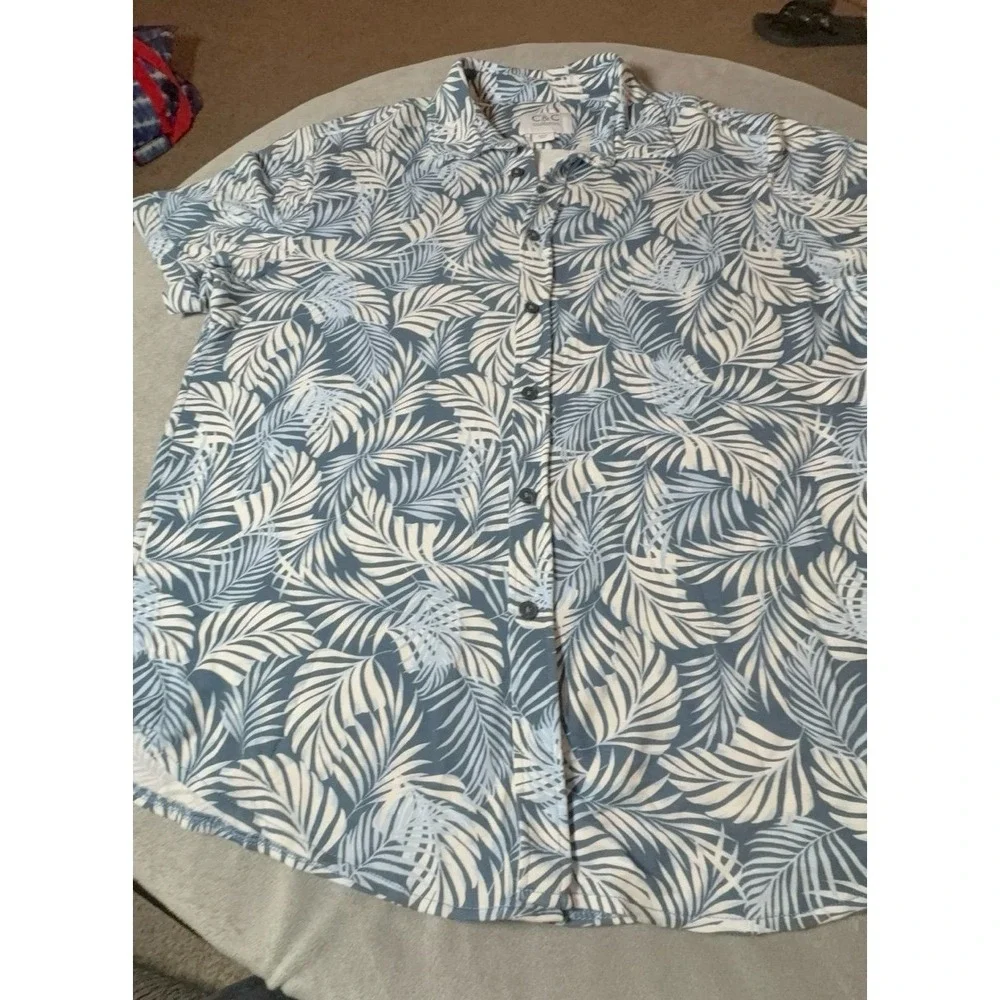 Men's XL C & C California blue/beige Hawaiian collared button down shirt EUC